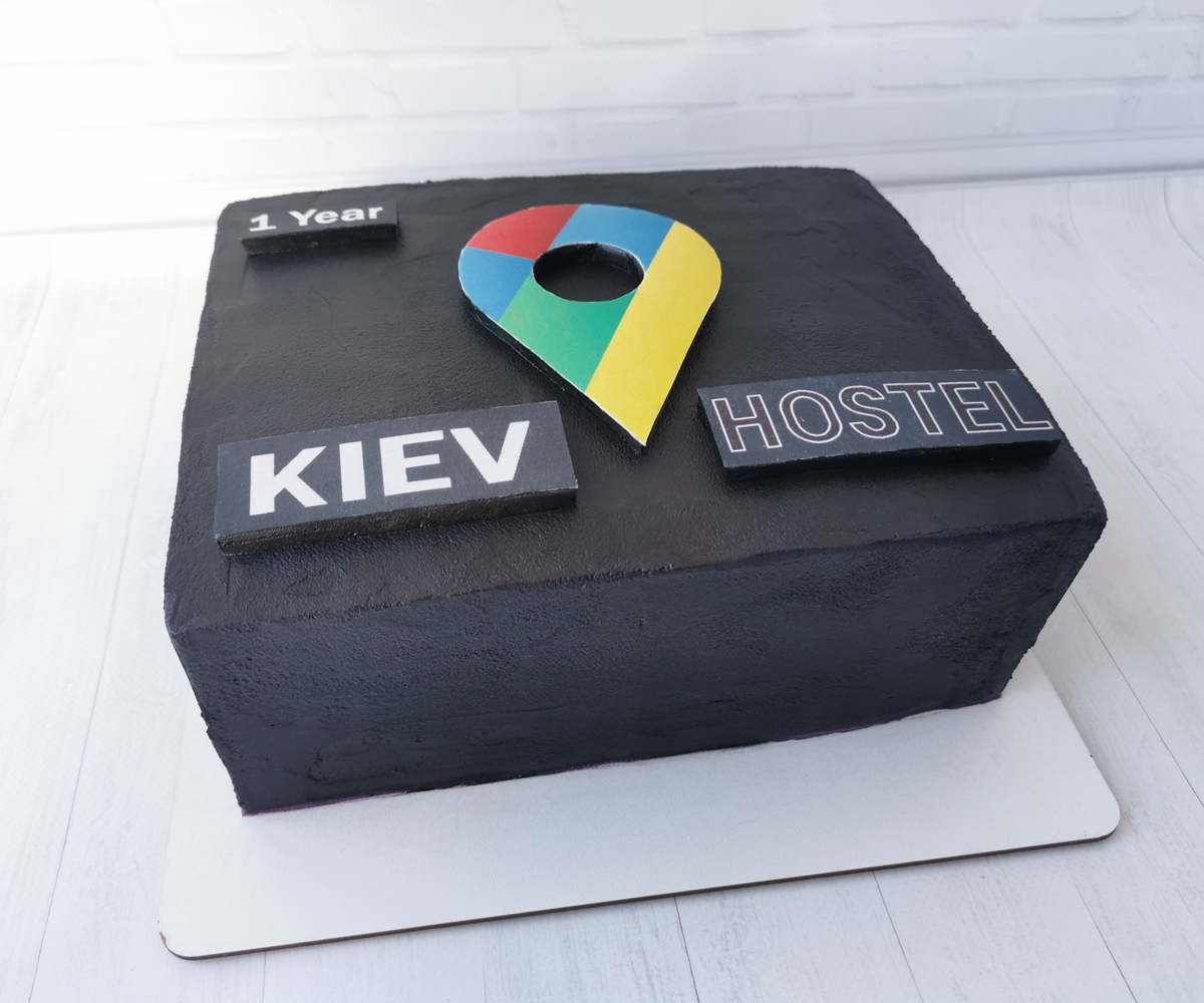 Торт с логотипом «Kiev Hostel»