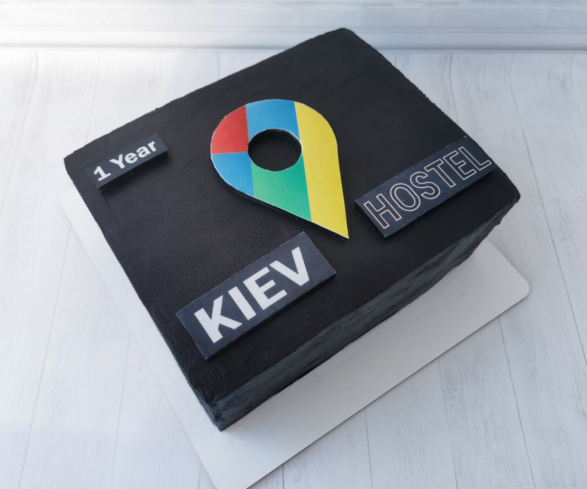 Торт с логотипом «Kiev Hostel»
